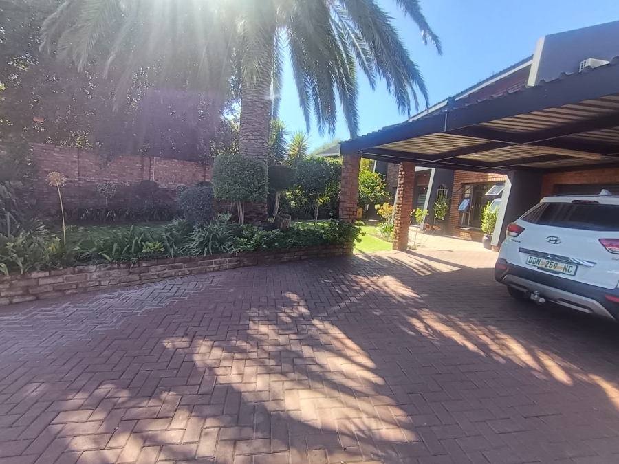 4 Bedroom Property for Sale in Hillcrest Northern Cape